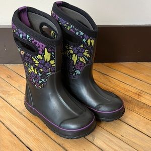 Girls Bogs Black with Purple Floral Pattern Size 12